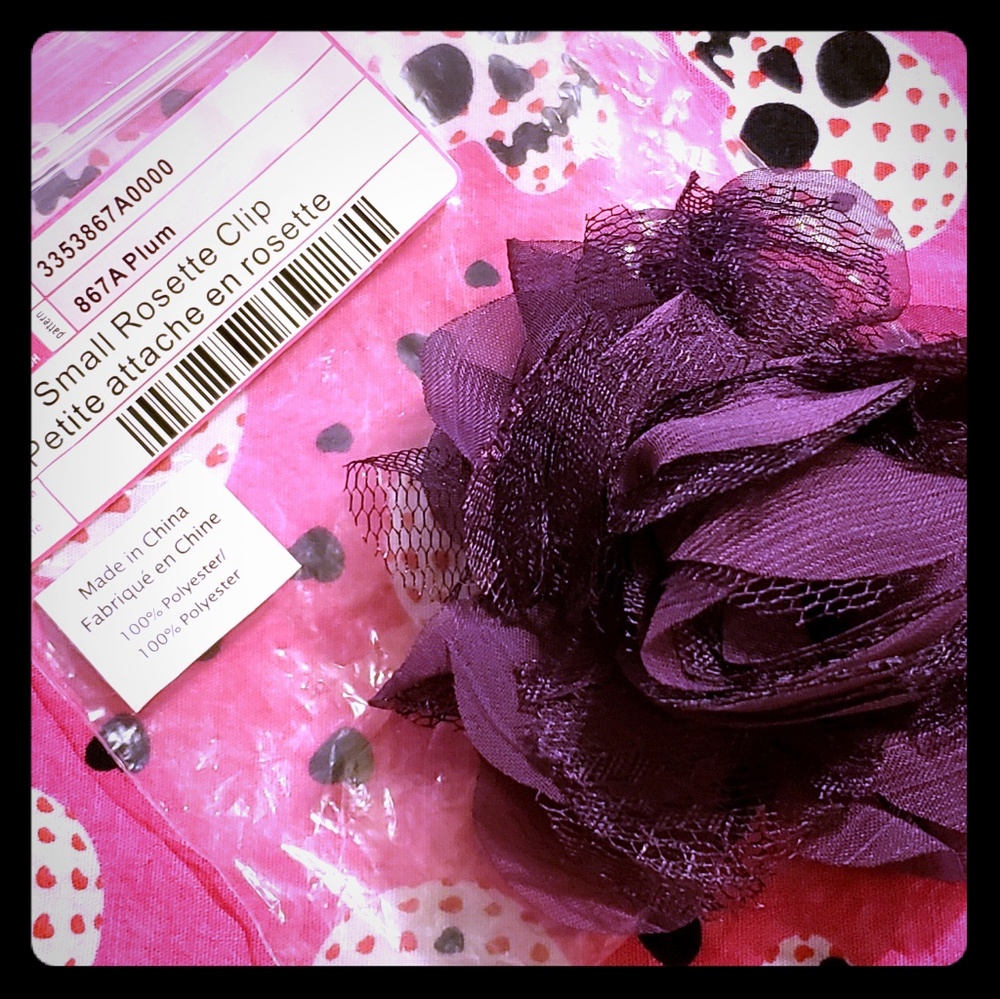 💜Small rosette clip, by Thirty One💜